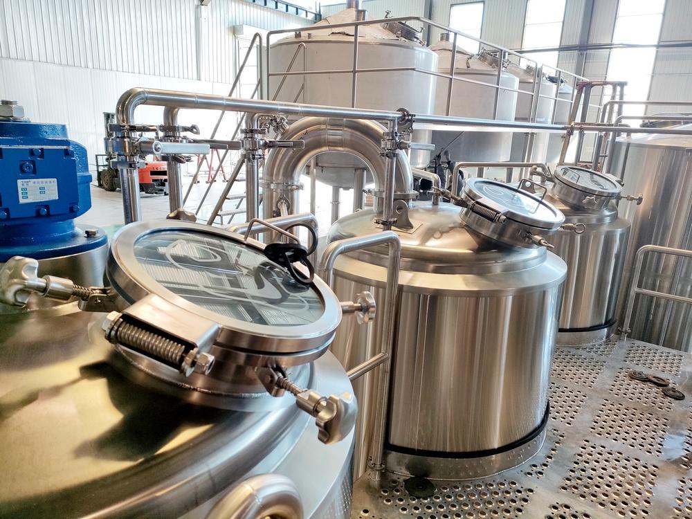 Round vs Oval vs Rounded Rectangle: Why Different Brewing Vessels Use Different Manway Sh